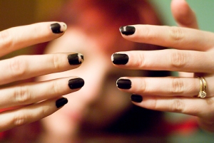 chipped-nail-polish-manicure